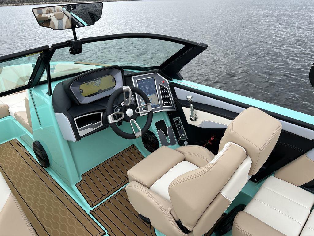 2023 MasterCraft XT22