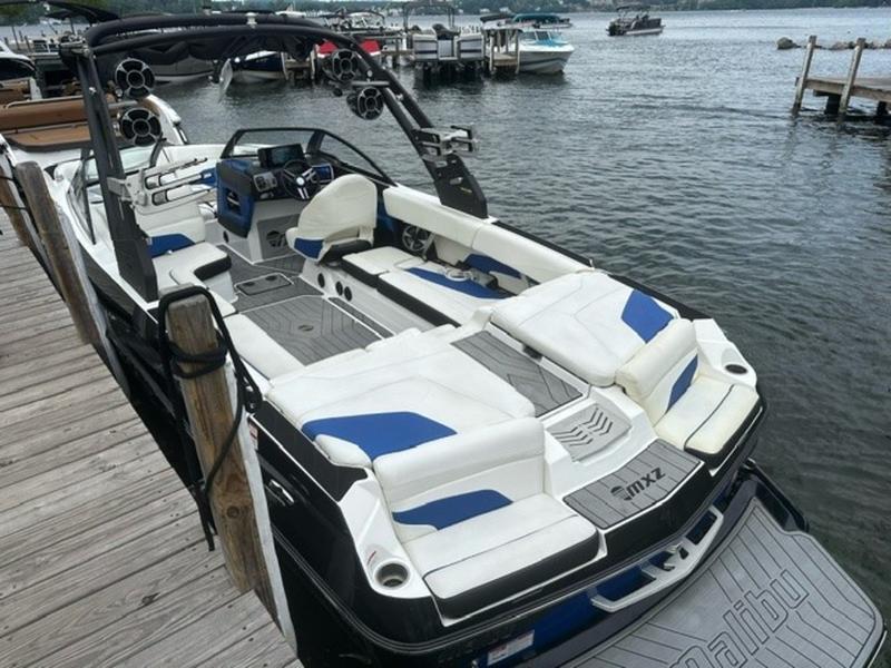 2017 Malibu Wakesetter 24 MXZ