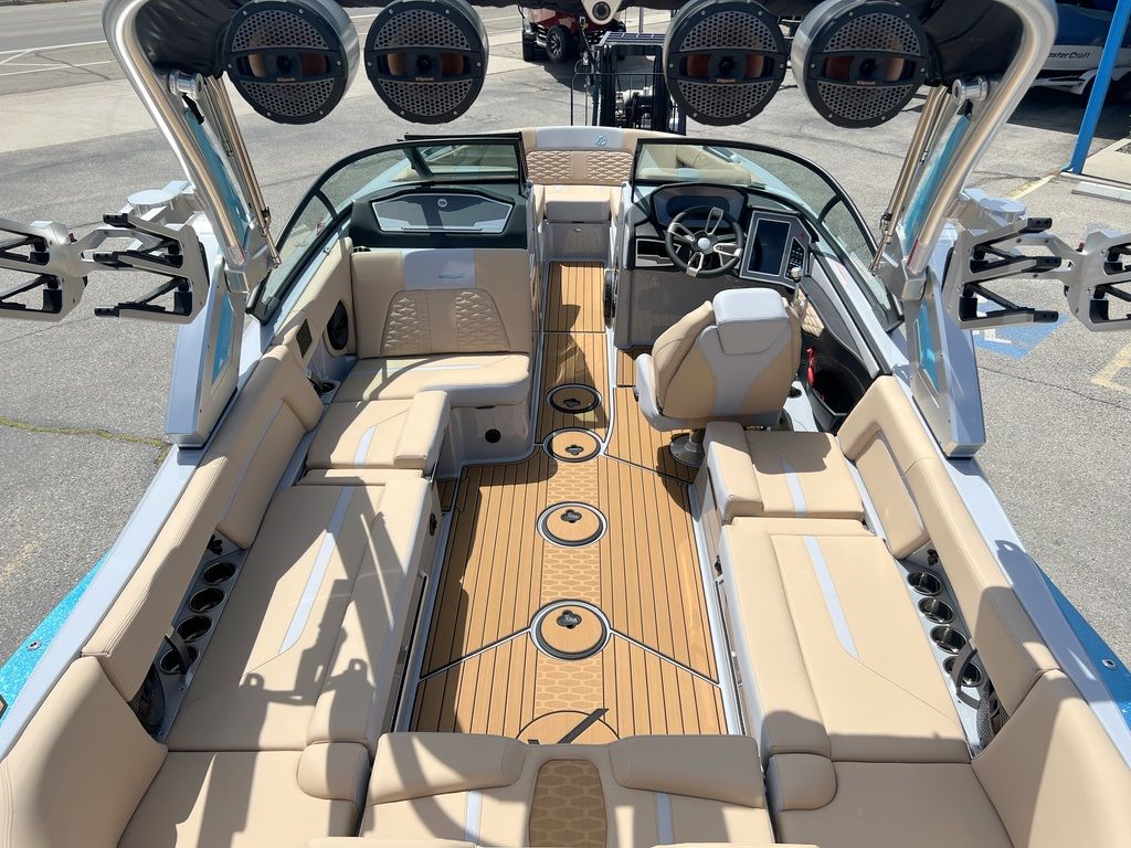 2023 MasterCraft X24
