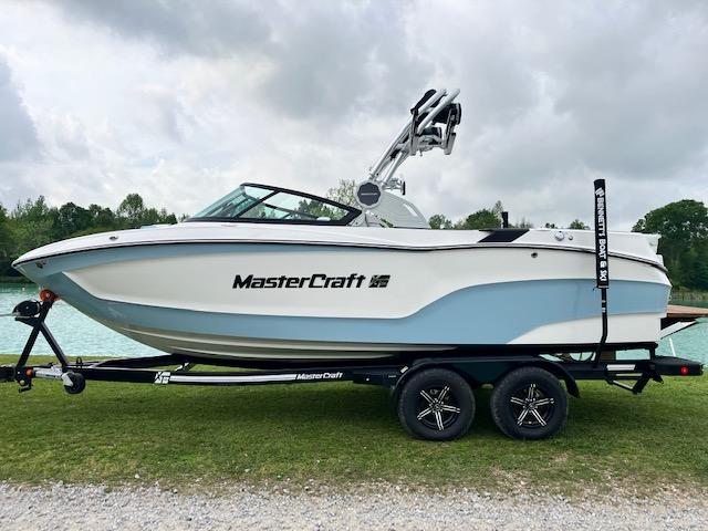 2024 MasterCraft XT22T