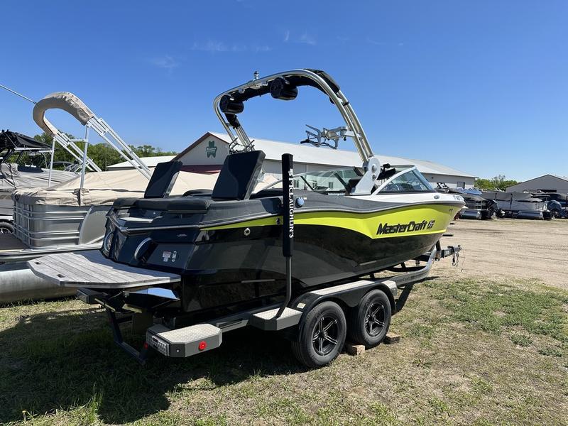 2021 MASTERCRAFT XT 21