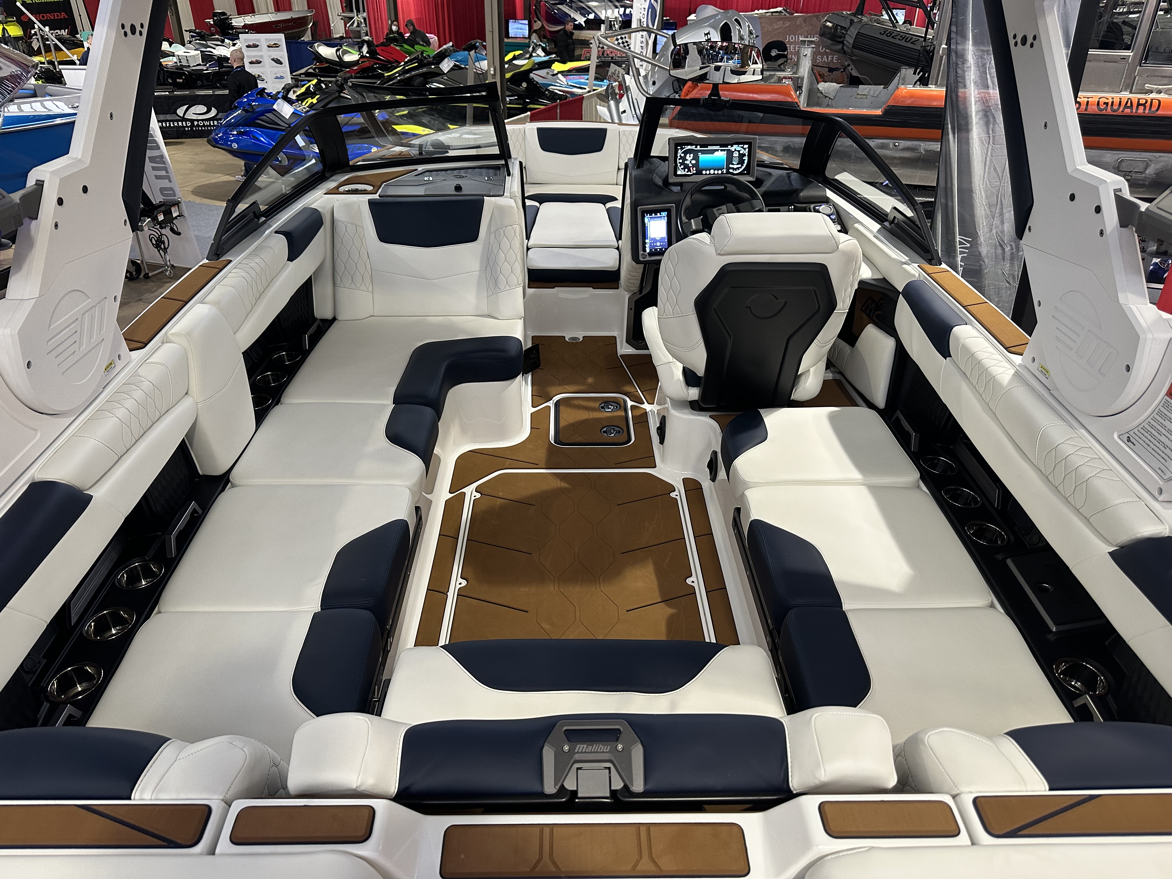 2023 Malibu Boats M220