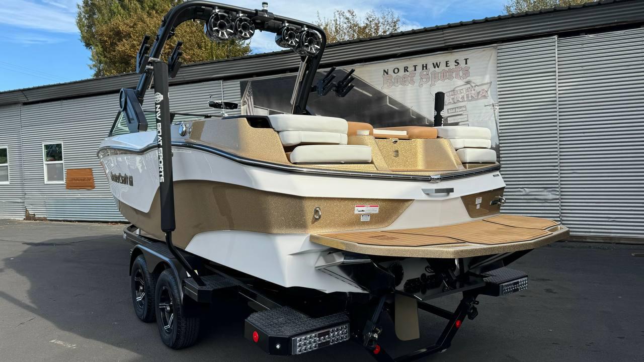 2023 MasterCraft XT24 *SO CLEAN* $1,224.08/mo OAC 5.99%