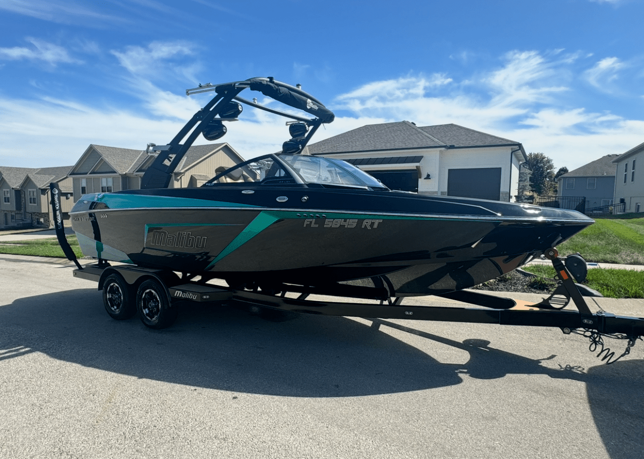 2019 Malibu 23 LSV