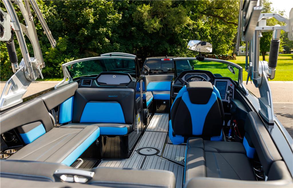2018 Mastercraft X-Star – Midnite Black with Jet Stream Blue Flake – 300 Hours