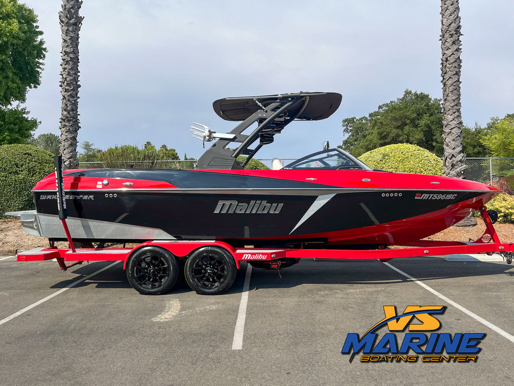 2017 Malibu Boats 25 LSV