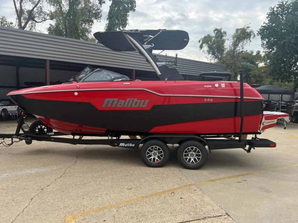 2024 Malibu Boats M220