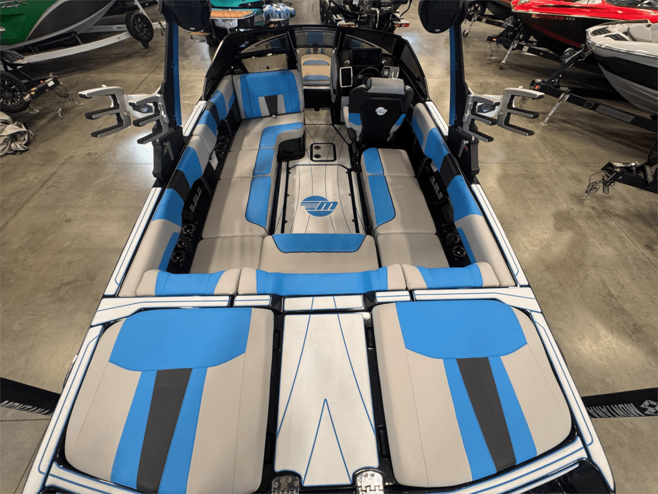 2022 Malibu 23 LSV