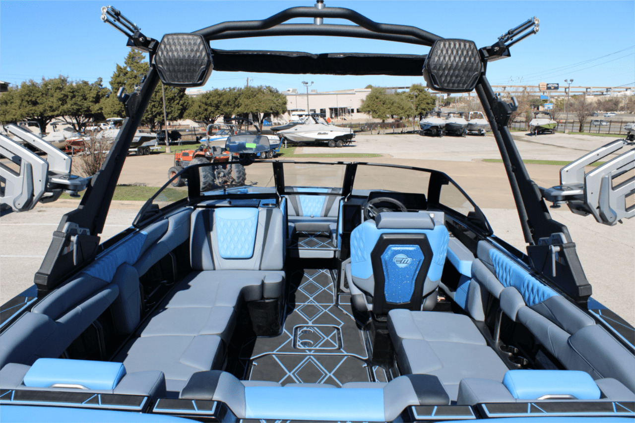 2025 Malibu M230