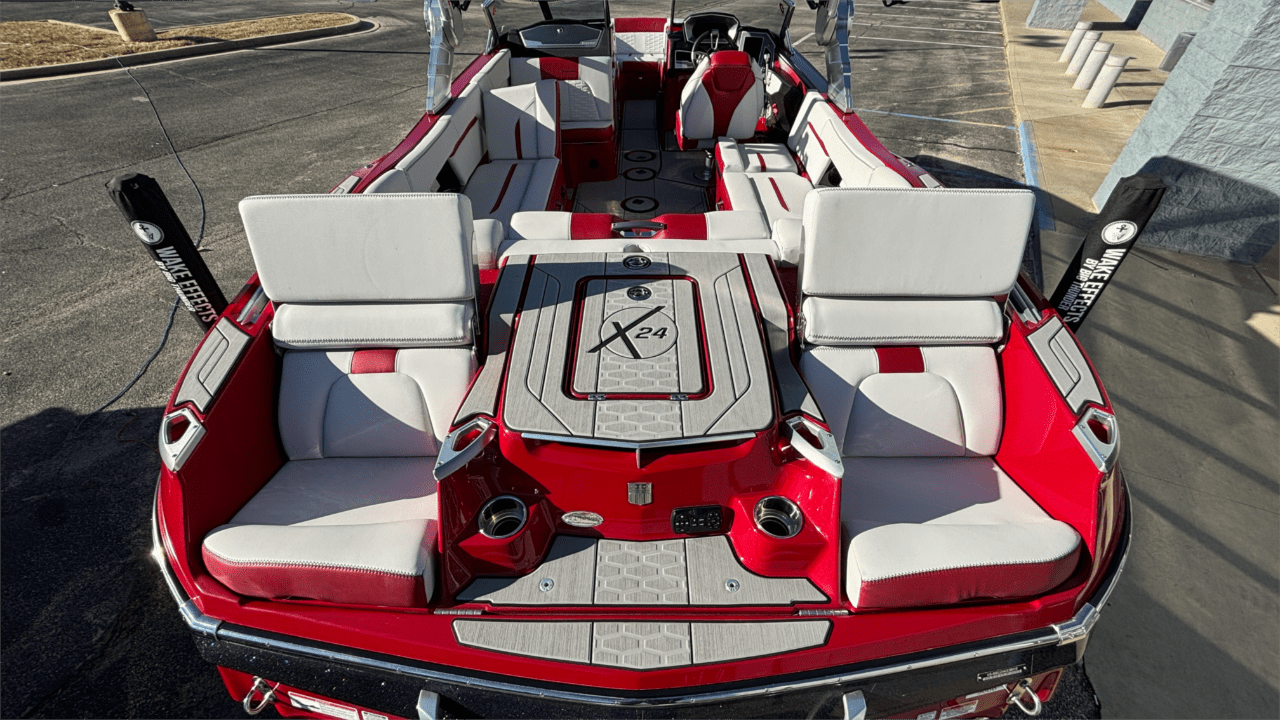 2019 MasterCraft X24