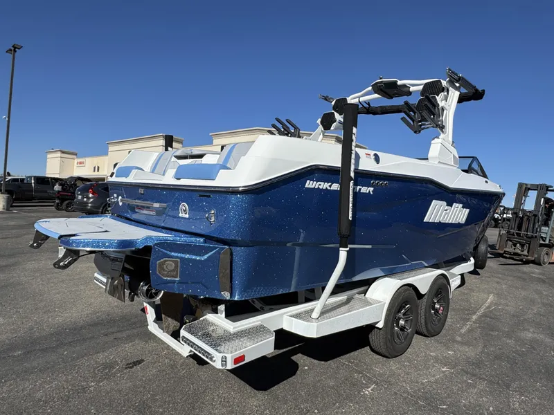 2025 Malibu 25 LSV