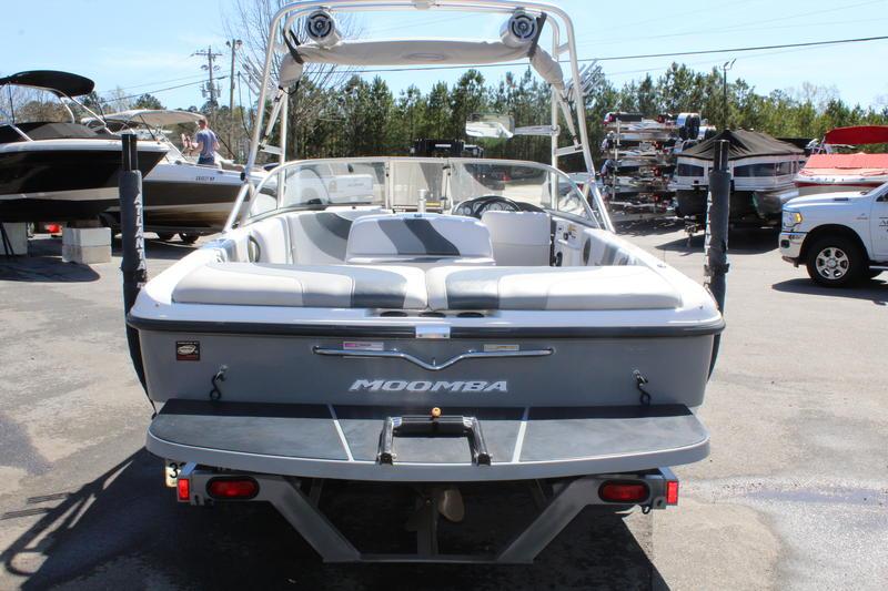 2004 Moomba Outback
