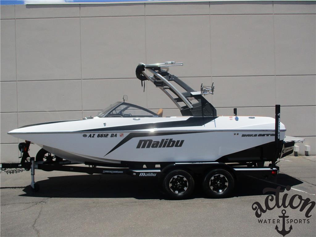 2018 Malibu 21 MLX - only 40 hours!