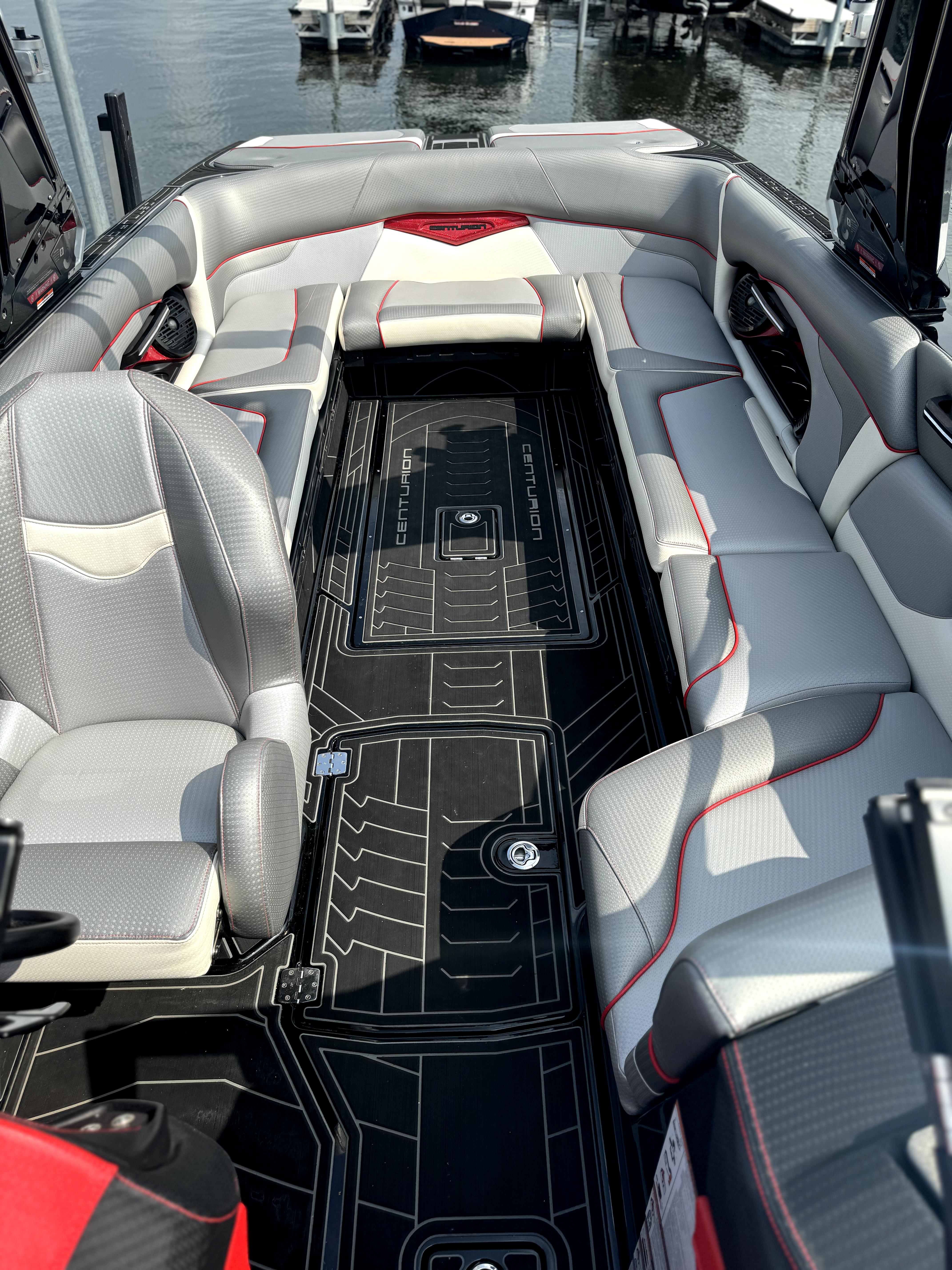 2021 Centurion Ri257 – LOADED w/ added Stern Thruster!