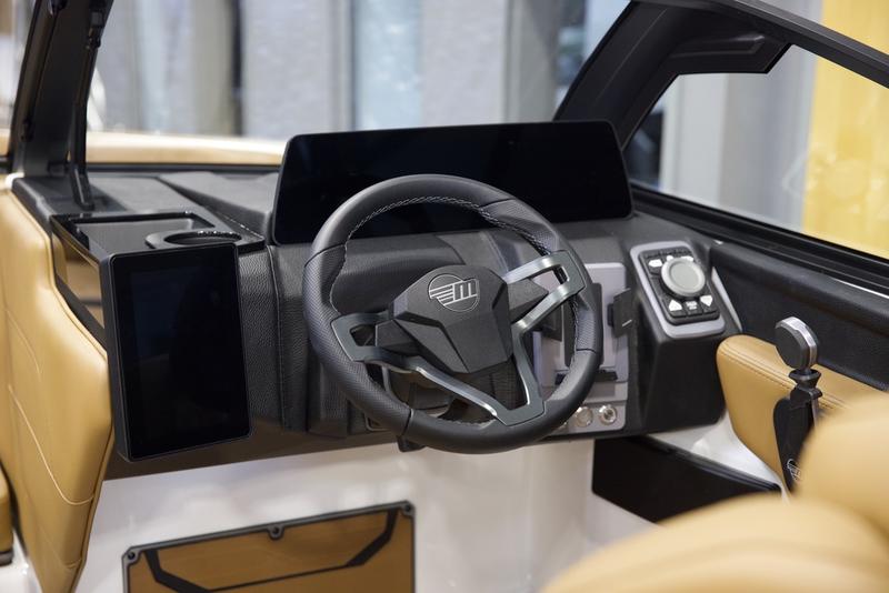2025 Malibu 23 LSV