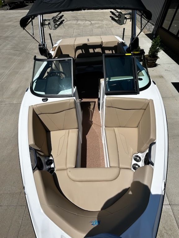 2023 MasterCraft NXT21