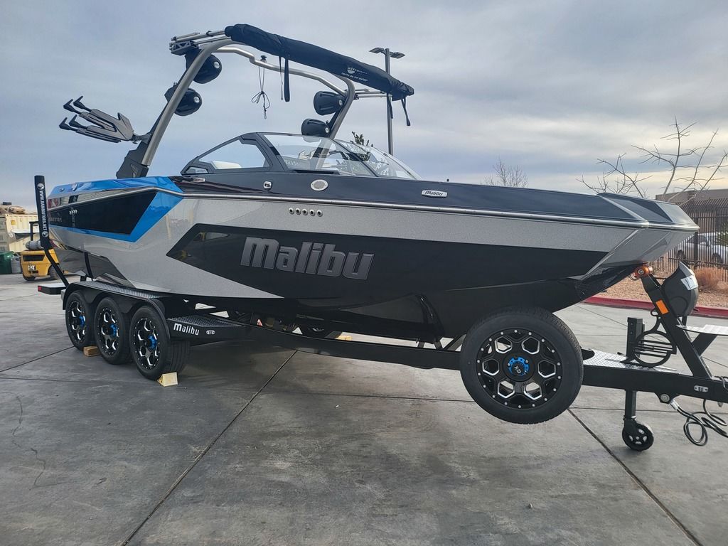 2025 Malibu Boats 24 MXZ Icon
