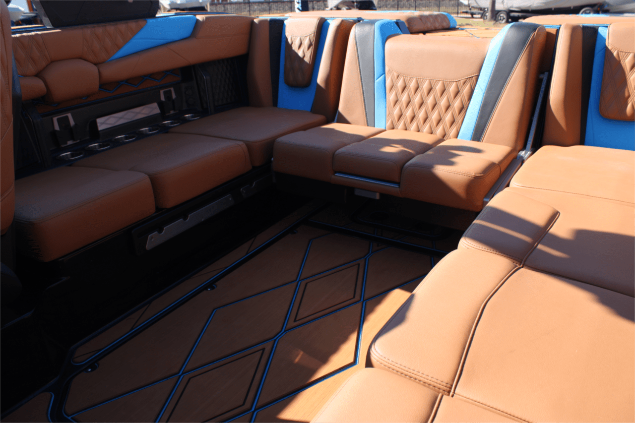 2025 Malibu M230