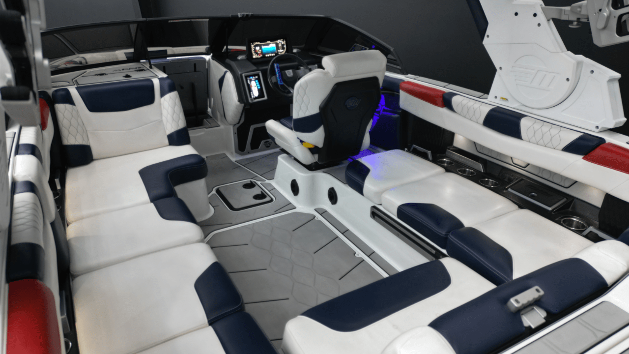 2021 Malibu M220