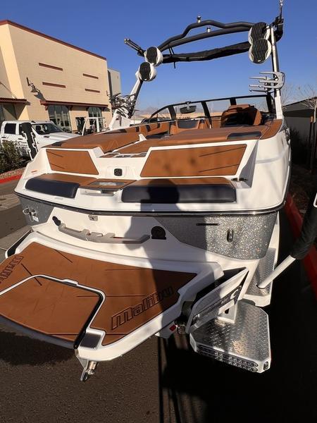 2023 Malibu M220