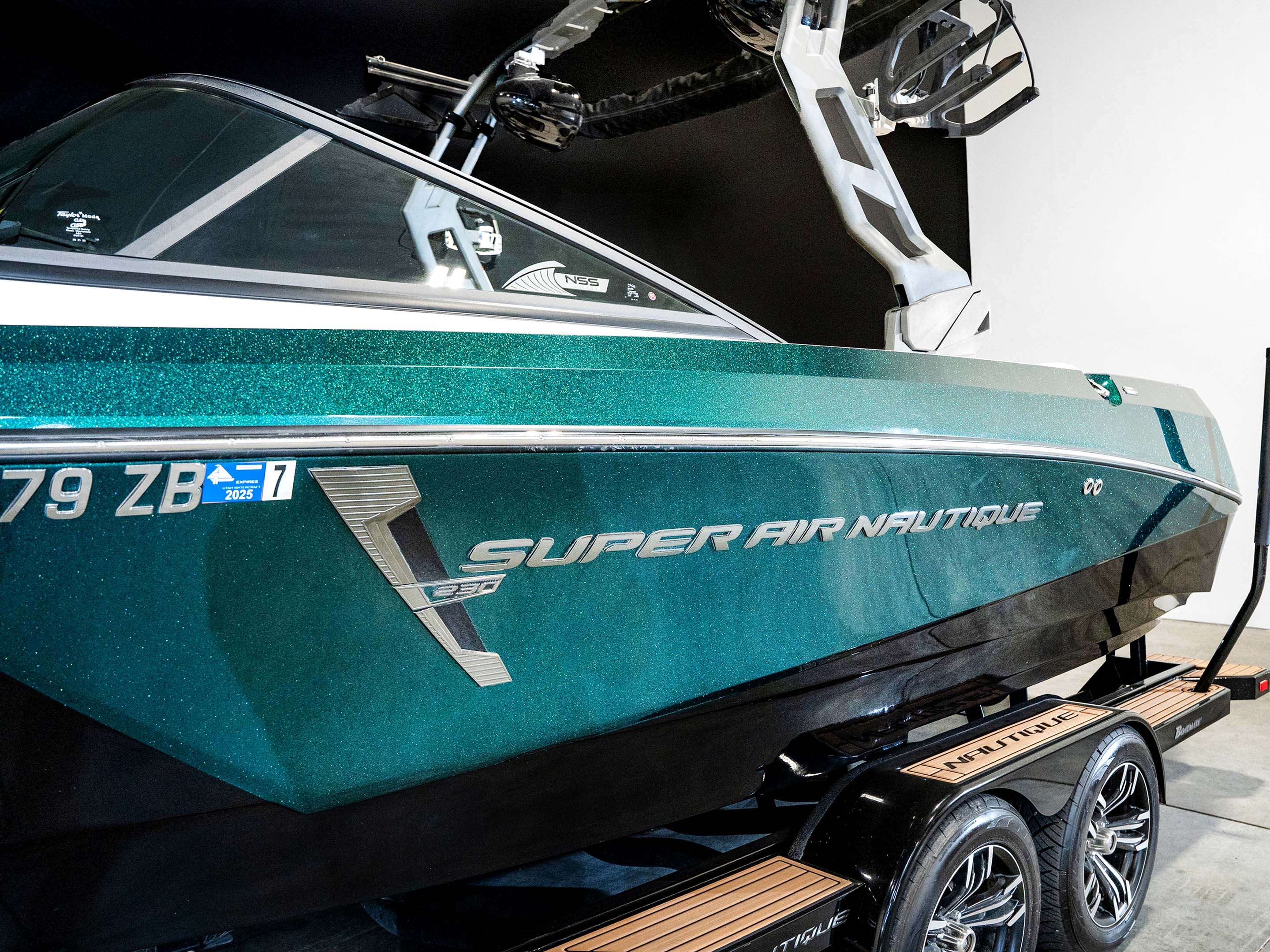 2020 Super Air Nautique 230 &#8211; Black / Emerald Green