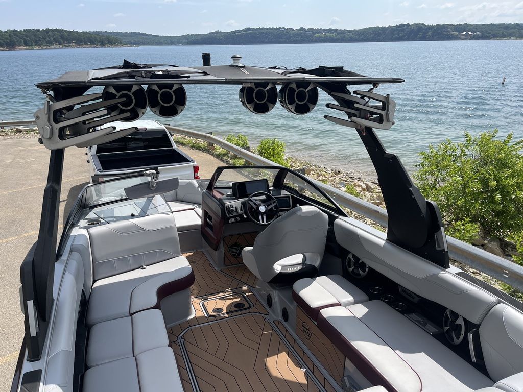 2018 Malibu Boats 23 LSV