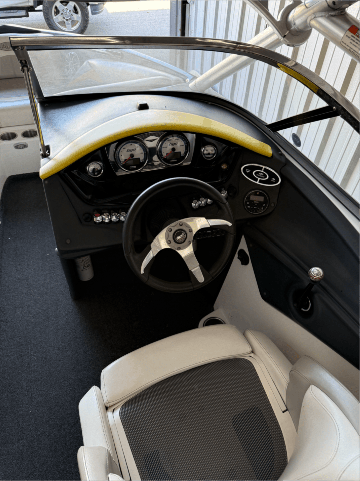 2008 Tige Z1 – Amazing clean boat
