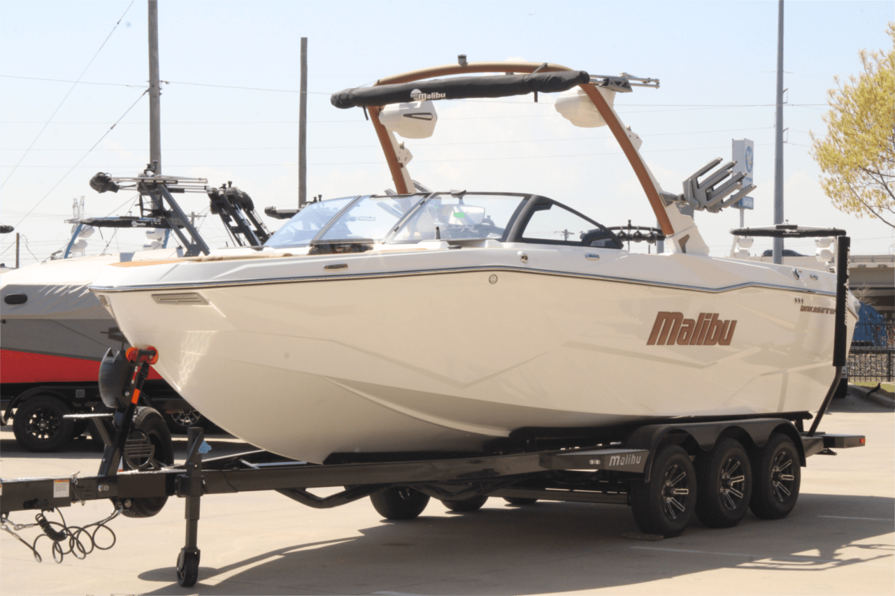 2025 Malibu 25 LSV