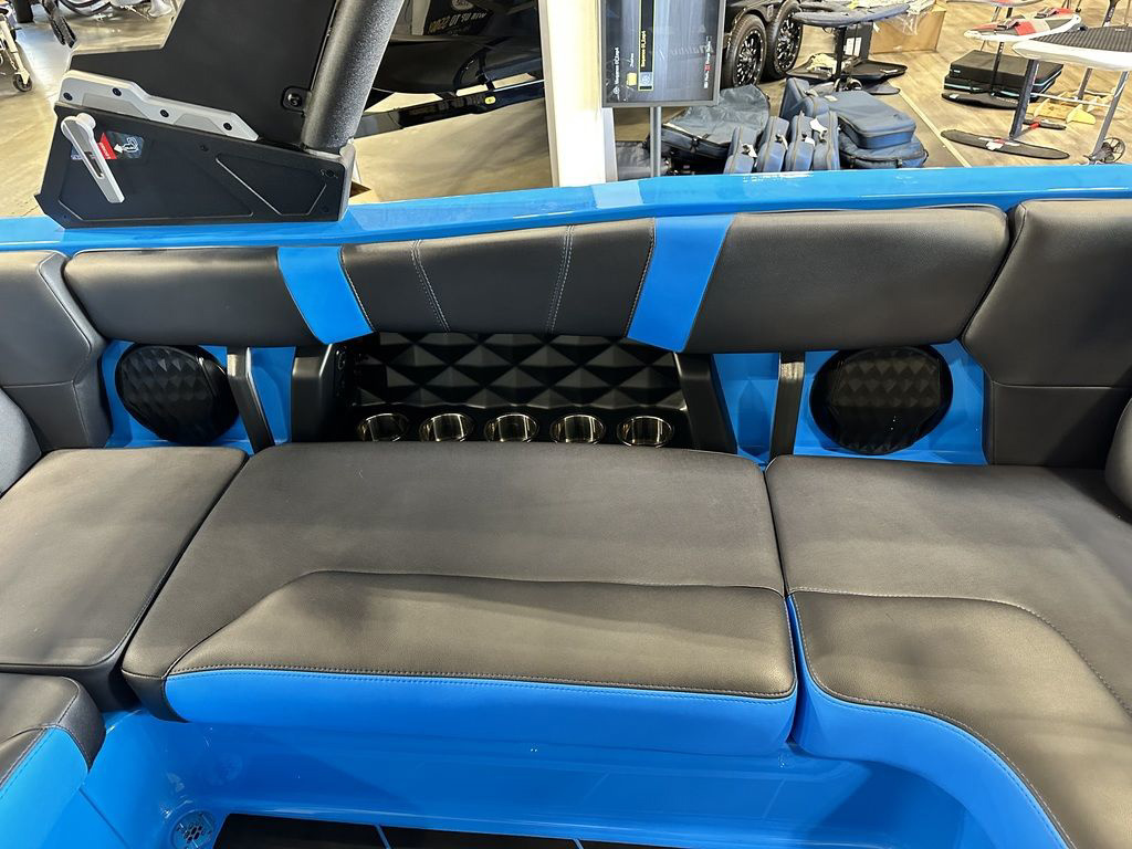 2023 Malibu 21 LX