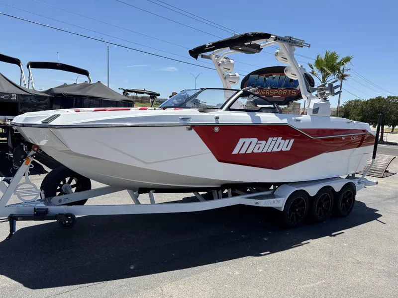 2025 Malibu M242