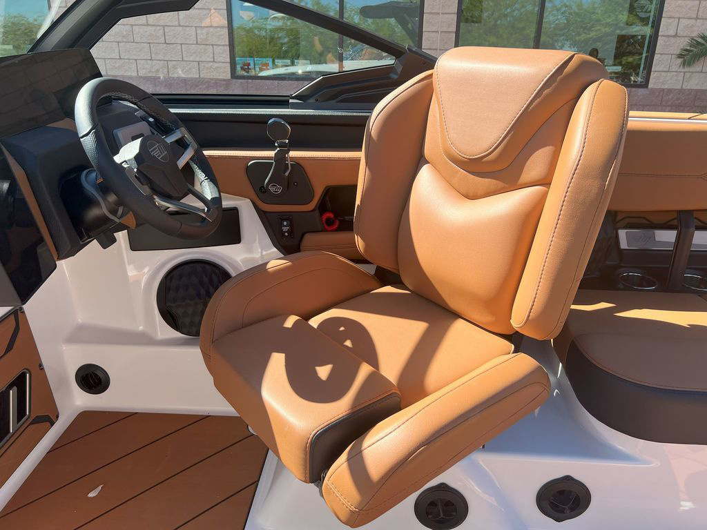 2025 Malibu 23 LSV