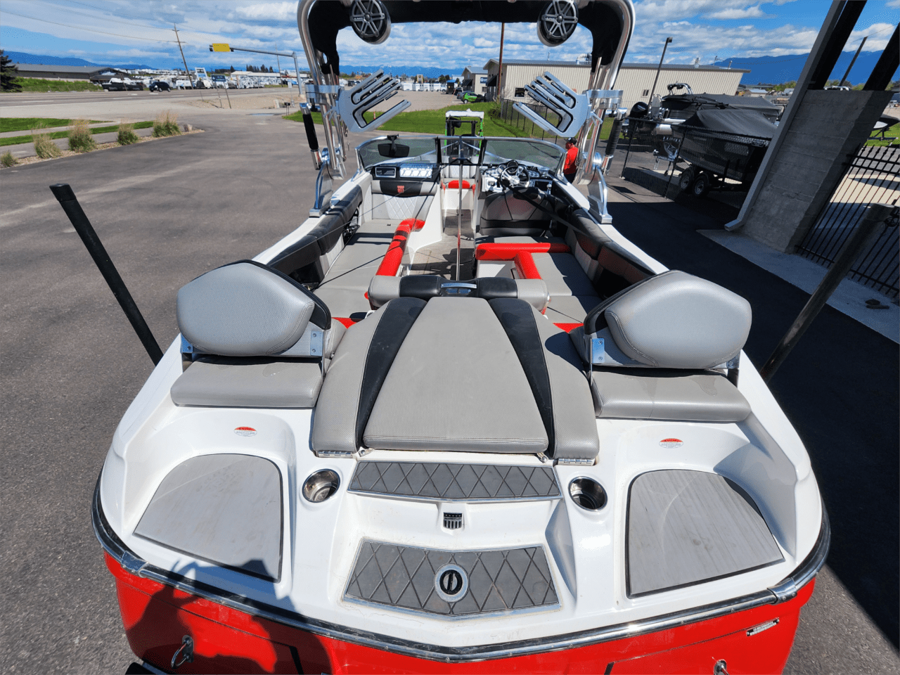 boat.Title