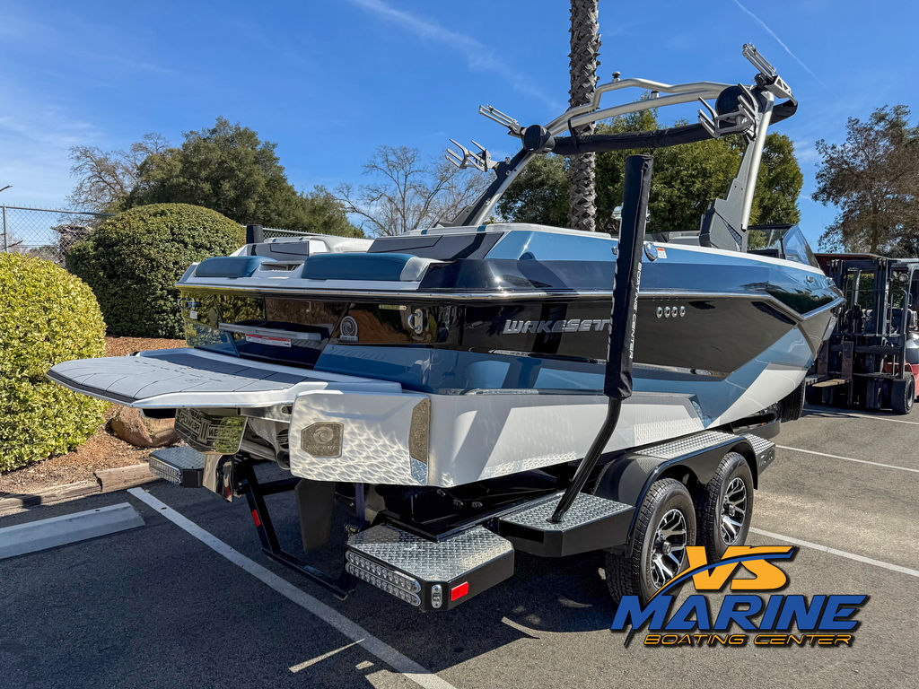 2023 Malibu Boats 22 LSV