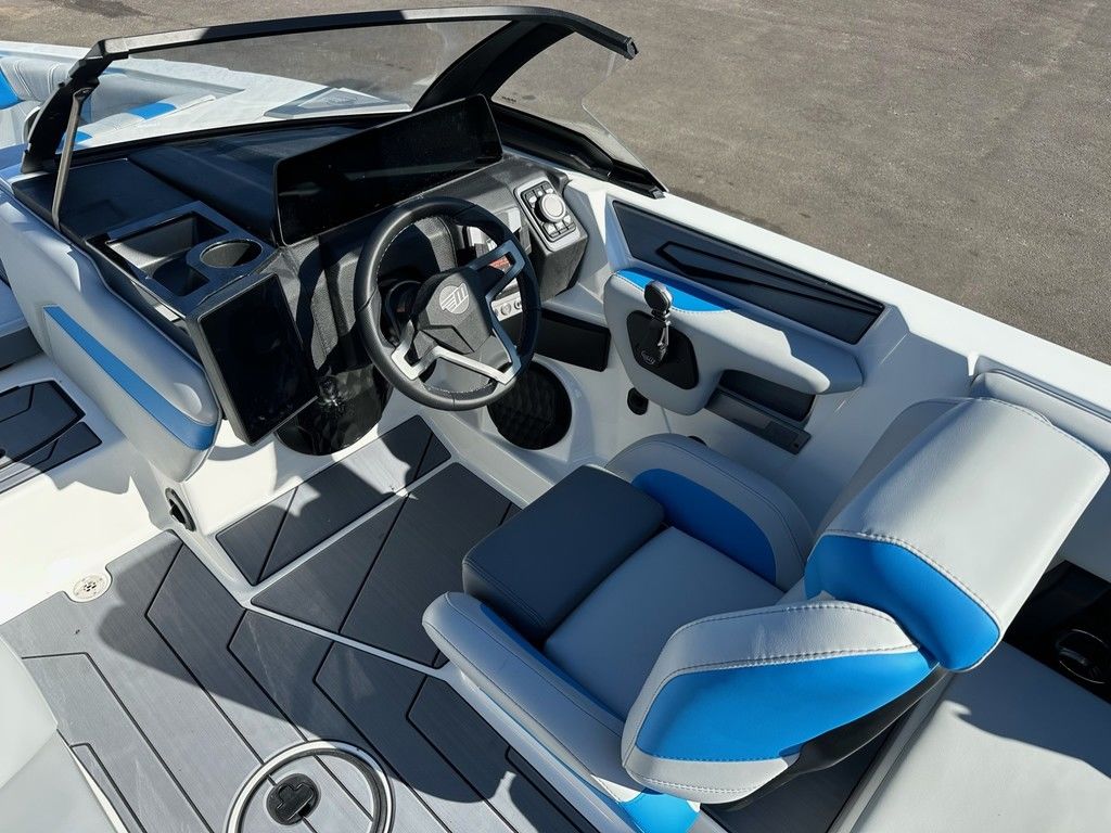 2025 Malibu Boats 21 LX