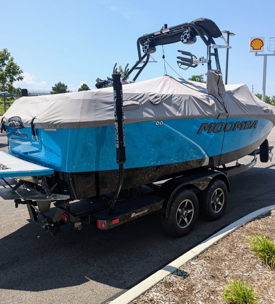 2020 moomba Max