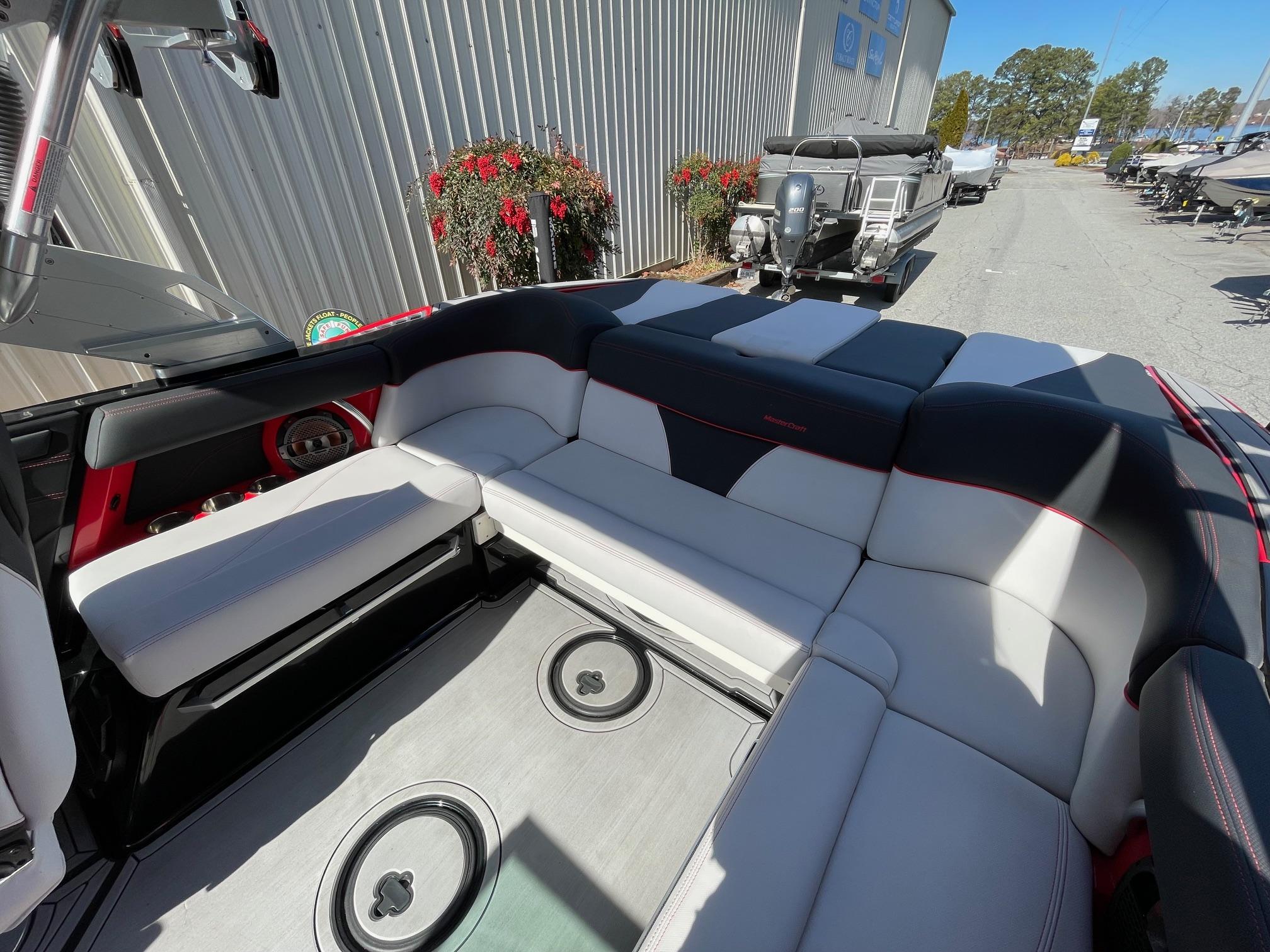 2018 MasterCraft XT21