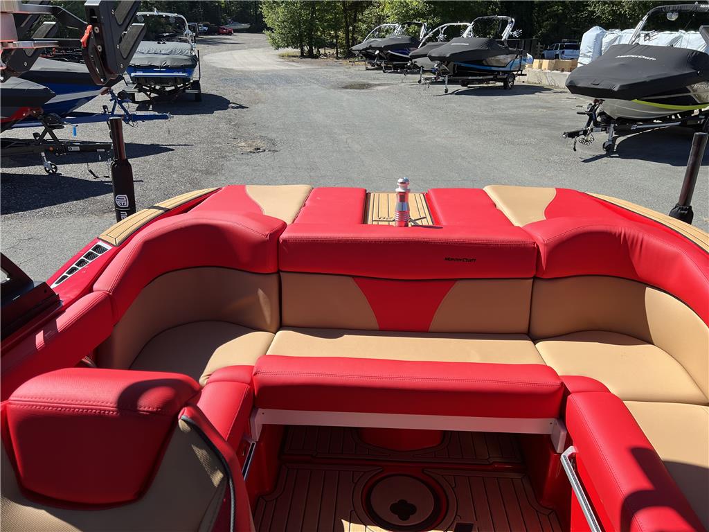 2022 MasterCraft XT20 - Immaculate