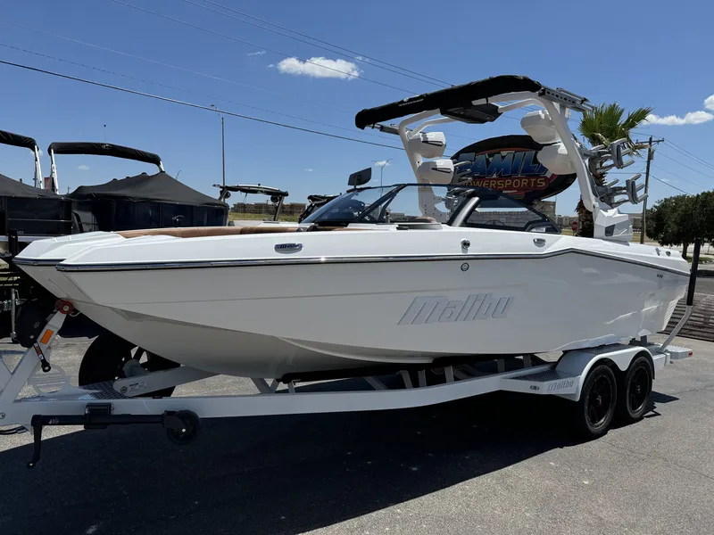 2025 Malibu 23 MXZ