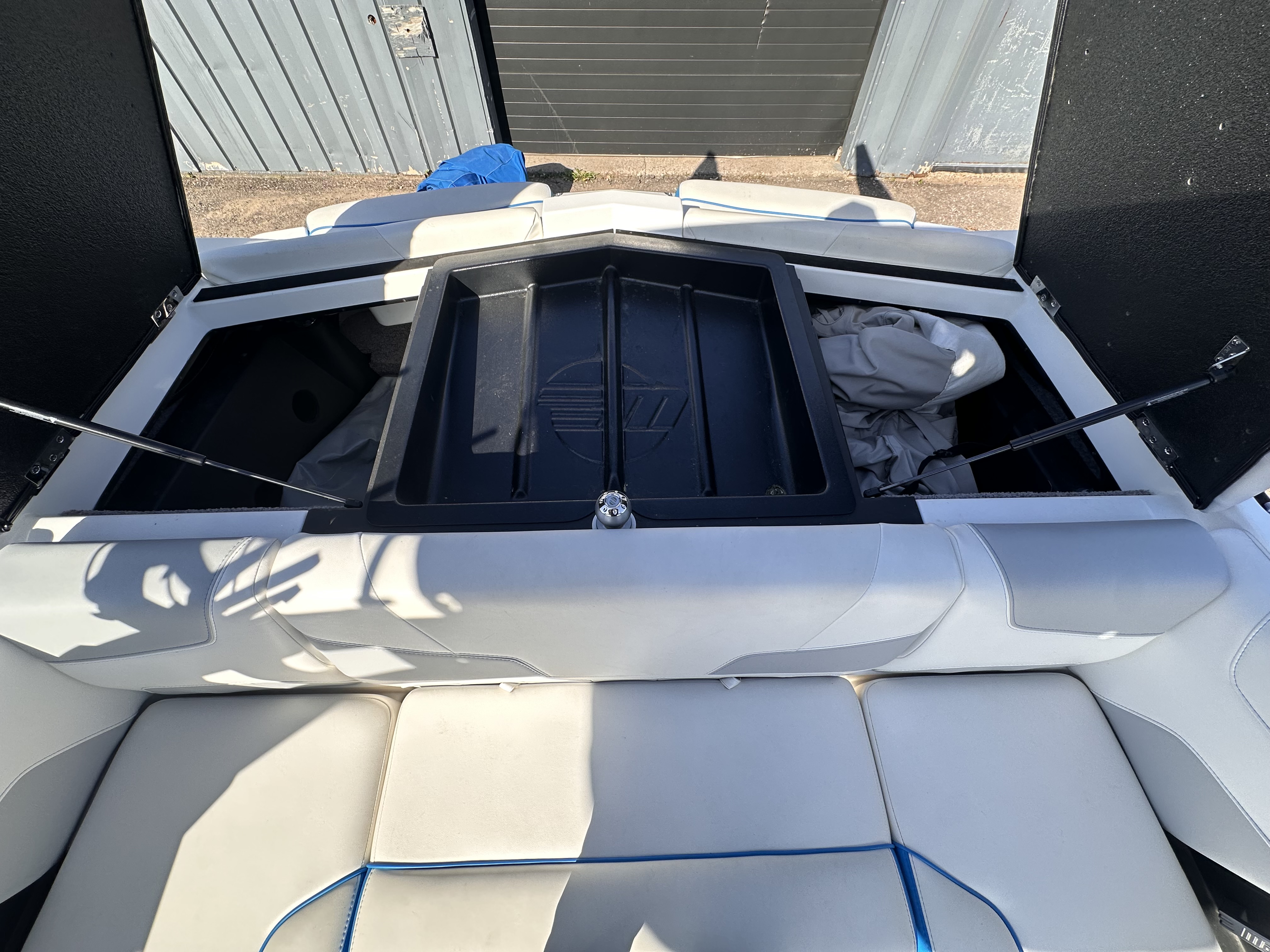 2019 Malibu 22 LSV